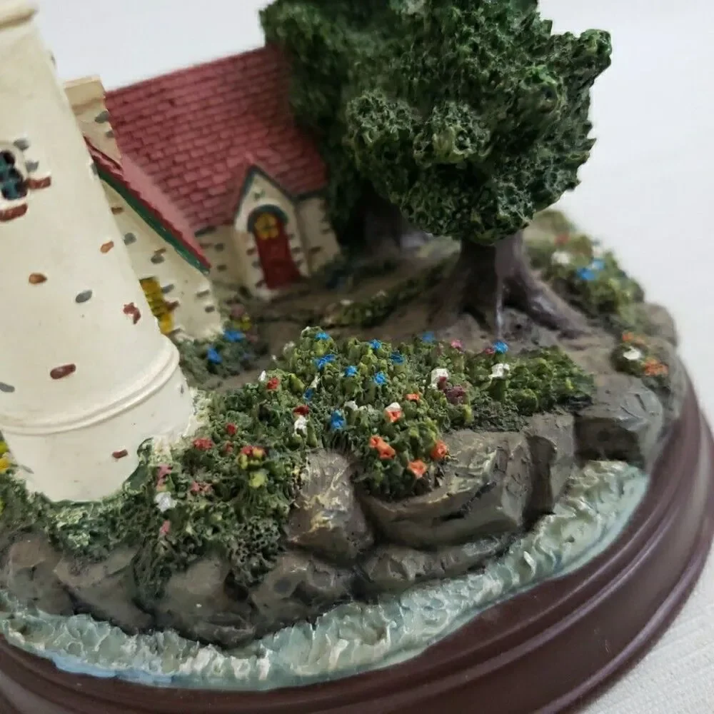 Thomas Kinkade Beacon of Hope Seaside Memories Lighted Lighthouse Figurine